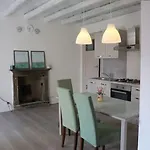 Διαμέρισμα Traditional Piazza Home/balcony/ Private Garden *