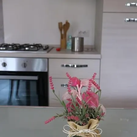 Traditional Piazza Home/balcony/ Private Garden Apartamento