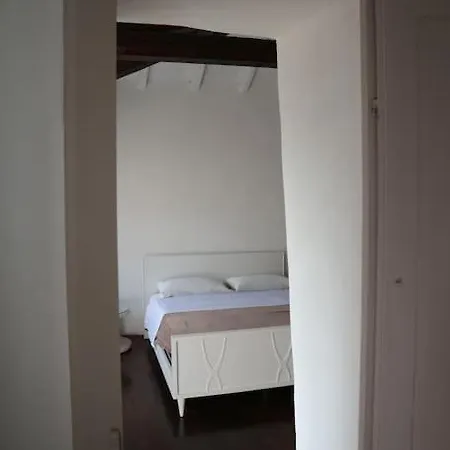 Traditional Piazza Home/balcony/ Private Garden