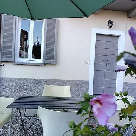 Traditional Piazza Home/balcony/ Private Garden Cernobbio