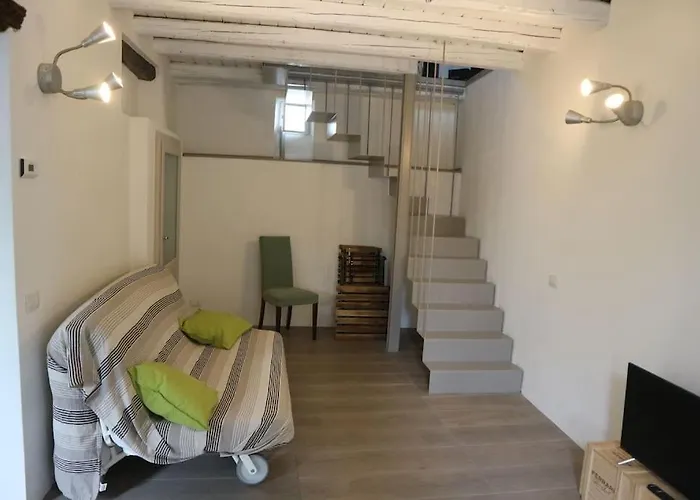 Traditional Piazza Home/balcony/ Private Garden צ'רנוביו