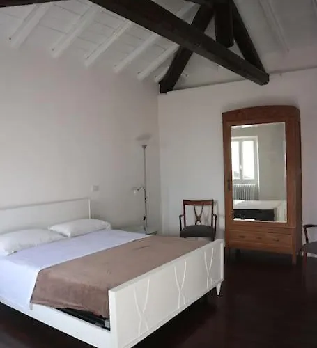 Traditional Piazza Home/balcony/ Private Garden