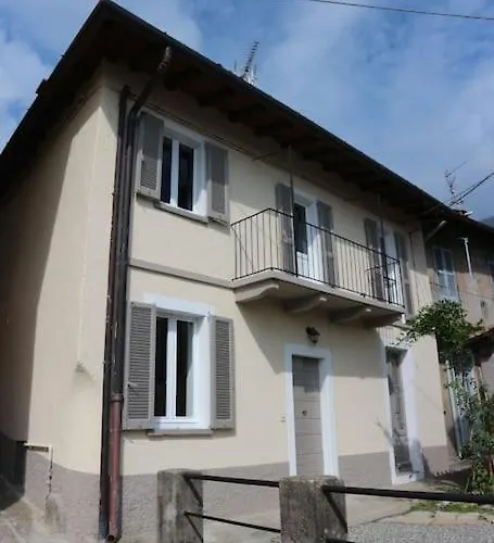 Traditional Piazza Home/balcony/ Private Garden * Cernobbio