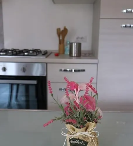 Traditional Piazza Home/balcony/ Private Garden דירה