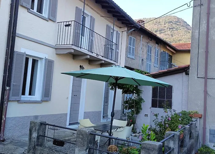 Traditional Piazza Home/balcony/ Private Garden Apartmán Cernobbio