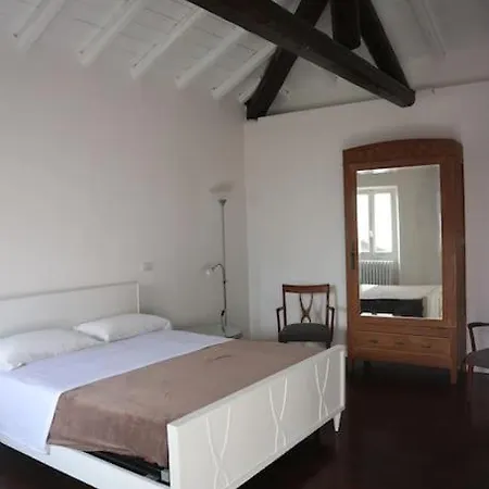 Traditional Piazza Home/balcony/ Private Garden