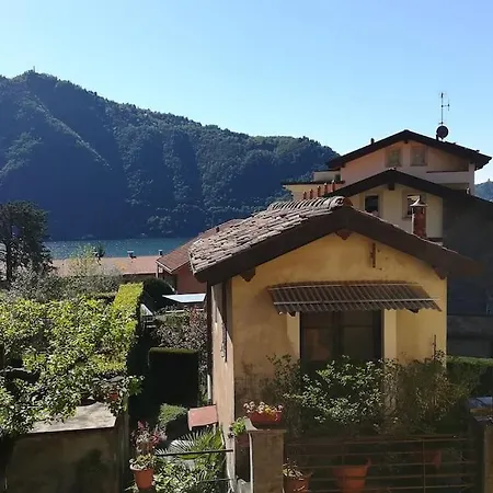 Traditional Piazza Home/balcony/ Private Garden شقة