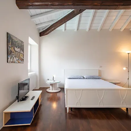 شقة Traditional Piazza Home/balcony/ Private Garden