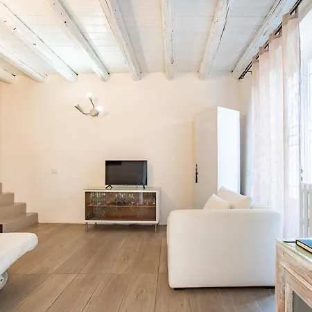 شقة Traditional Piazza Home/balcony/ Private Garden *