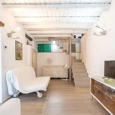 شقة Traditional Piazza Home/balcony/ Private Garden