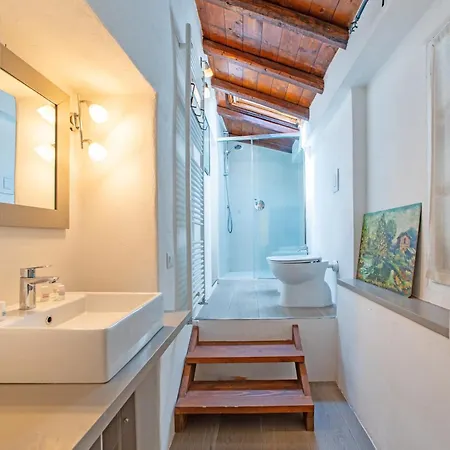 Traditional Piazza Home/balcony/ Private Garden تْشيرنوبيو
