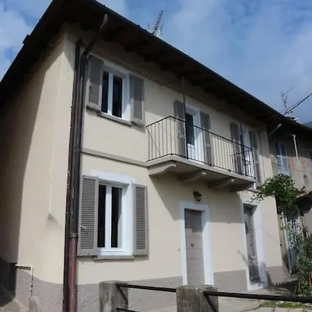 Traditional Piazza Home/balcony/ Private Garden * チェルノッビオ