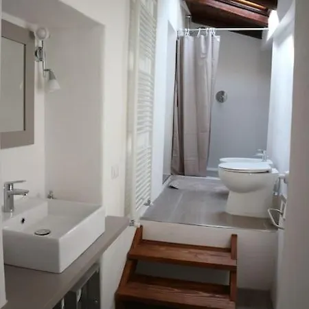 Traditional Piazza Home/balcony/ Private Garden アパート *