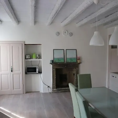 Traditional Piazza Home/balcony/ Private Garden * チェルノッビオ