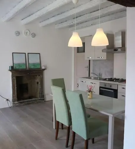Διαμέρισμα Traditional Piazza Home/balcony/ Private Garden *